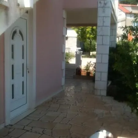 Lejla Appartement *