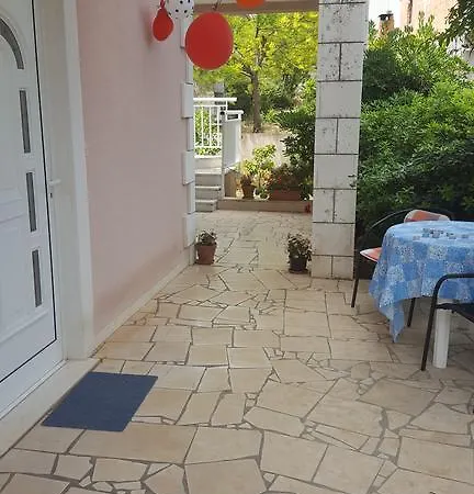 Lejla Appartement *